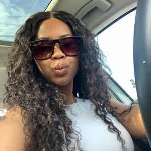 Meet your Posher, Andrea